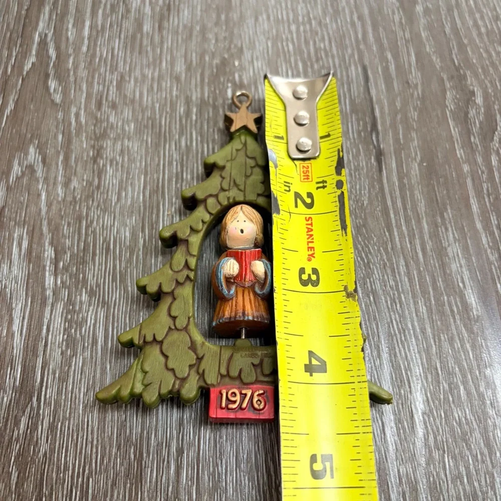 Vintage 1976 Hallmark Keepsake Ornament Choir Girl Angel Spinner Christmas Tree